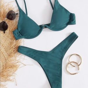Underwire high leg bikini 👙